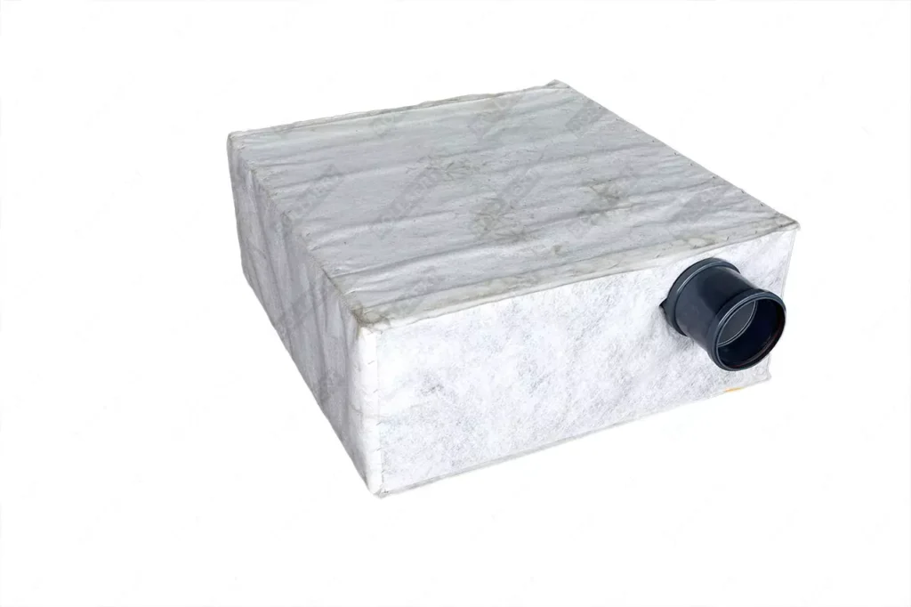 Citerne d’infiltration rectangulaire en plastique avec géotextile et raccordement pour eaux pluviales